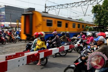 Kemenhub tutup perlintasan kereta api di Rawa Buaya