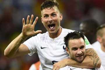 Prancis bangkit dengan raih kemenangan 2-0 atas Denmark