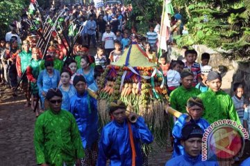 Kirab tumpeng warnai sadranan warga Temanggung