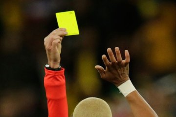 UEFA akan hapus kartu kuning setelah perempat final