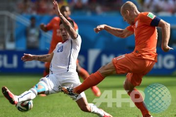 Hujan tidak hambat pendukung Belanda konvoi