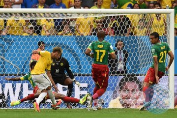 Dwigol Neymar antar Brasil unggul 2-1 babak pertama