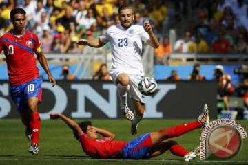 Luke Shaw dinilai van Gaal tidak bugar