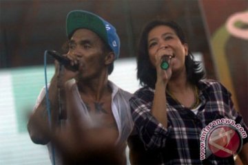 Oppie salut Slank dedikasikan konser untuk perempuan