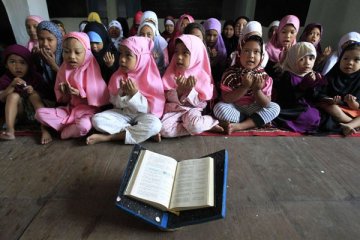 Buat anak berpuasa dengan gembira