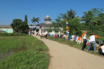 Bersih-bersih masjid menjelang Ramadhan