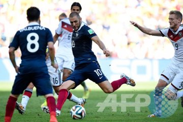 Alasan Deschamps mainkan Benzema yang tidak bugar