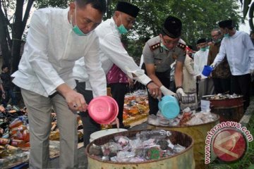 Polisi tangkap penjual bubuk petasan via Facebook