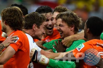 Tim Krul dan si jenius Louis van Gaal