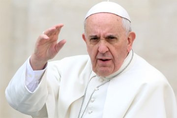 Paus, Gereja Ortodoks janji bantu Kristen Timteng