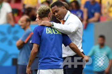 Line-up Belanda vs Brasil