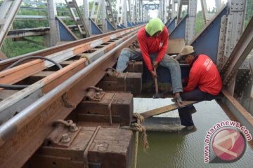 Perbaikan jalur kereta Pasuruan-Bangil tuntas pekan depan