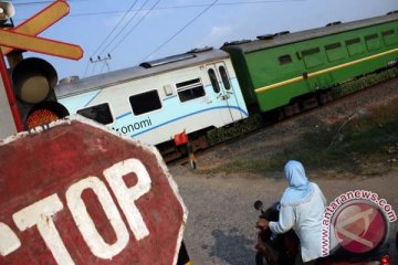 KA Argo Anggrek sambar motor, tiga orang tewas