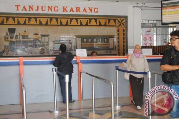 Pemudik naik kereta api di Tanjungkarang naik tujuh persen