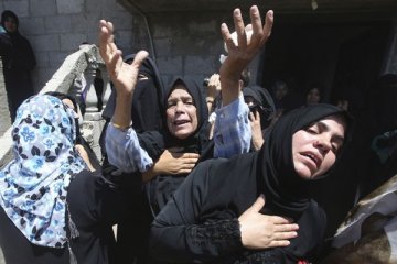 Serangan udara Israel tewaskan 10 orang di Gaza