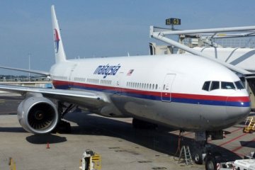 Pesawat Malaysia berisi 295 orang jatuh di Ukraina