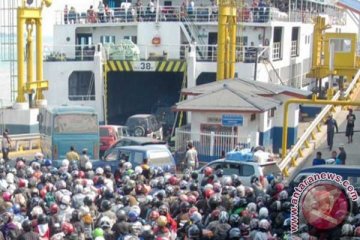 Kapal Titian Murni kesulitan sandar di Bakauheni