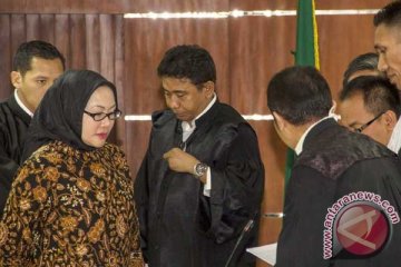 Hakim cecar Atut terkait pembicaraan dengan Wawan