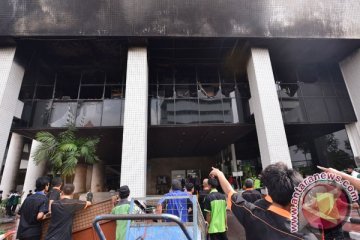 Gedung Polda Kalteng terbakar