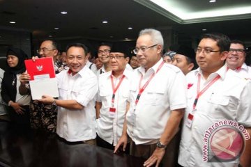 Tim Prabowo-Hatta lengkapi dokumen ke MK