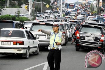 Jalur Puncak padat, Polres Bogor bersiap berlakukan "one way"