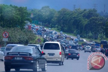 Polres Cianjur tutup jalur menuju Cipanas-Puncak
