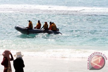 Wisatawan Swiss diselamatkan setelah terseret ombak