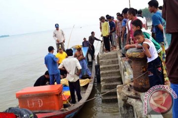 Kapal cepat Pemda Mentawai tenggelam