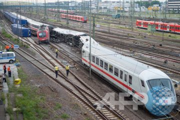 Kereta tabrak kereta di Belgia, tiga orang tewas