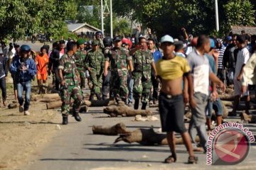 TNI dan warga Ciseeng Bogor terlibat aksi saling serang