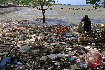 Jutaan ton sampah plastik mengalir ke samudra tiap tahun