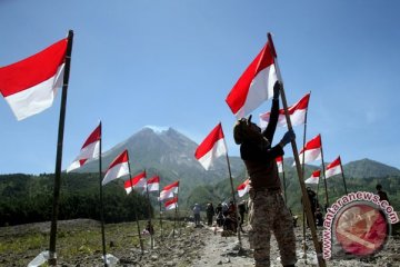 1.000 Merah Putih berkibar di lereng Merapi