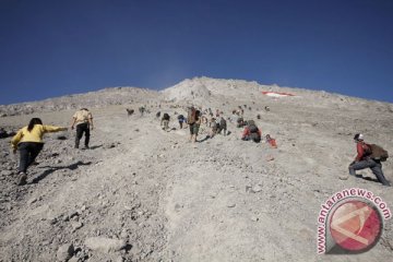 Surono ingatkan batas pendakian Merapi sampai Pasar Bubrah