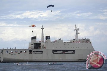 KRI Makassar-590 antar Presiden Yudhoyono ke Sail Raja Ampat