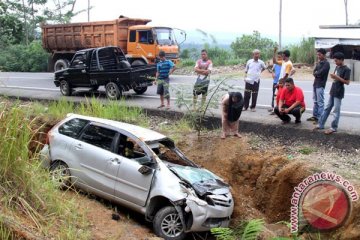 Dua orang tewas setelah mobil menabrak pembatas di Tol Ngawi-Wilangan