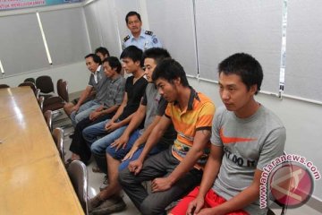 Imigrasi Mataram tahan 35 imigran asal Tiongkok