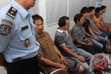 Lima buronan polisi Tiongkok dideportasi