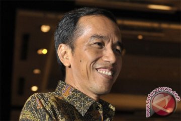 Menteri Jokowi wajib pakai batik-peci setiap hari