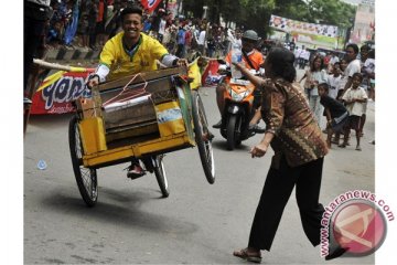 LOMBA BECAK HUT RI