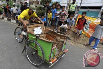 LOMBA BECAK HUT RI