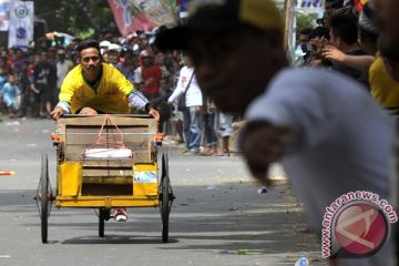 LOMBA BECAK HUT RI