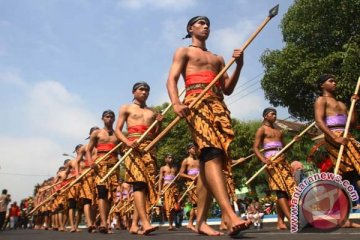 Kirab Pusaka Ki Wonolelo meriah meski hujan