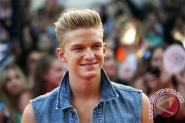 Baru dibuka, ABG heboh lari ke panggung konser Cody Simpson