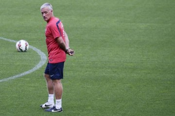 Deschamps teken kontrak baru sampai 2020