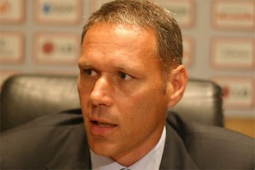 Van Basten diberi waktu untuk pemulihan kesehatan