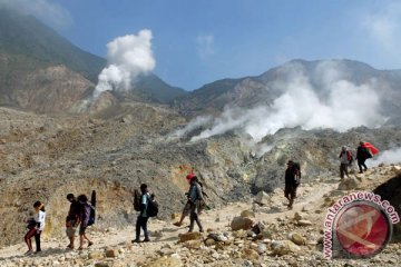 Taman wisata Gunung Papandayan dan Guntur ditutup