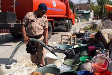 Warga 41 desa di Rembang kesulitan dapat air bersih