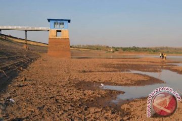 Lima waduk di Jateng mulai mengering