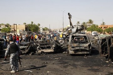 Bom mobil bunuh diri tewaskan tujuh orang, hancurkan jembatan di Ramadi