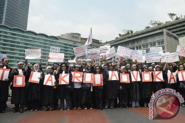 Aksi damai ribuan advokat tolak RUU Advokat